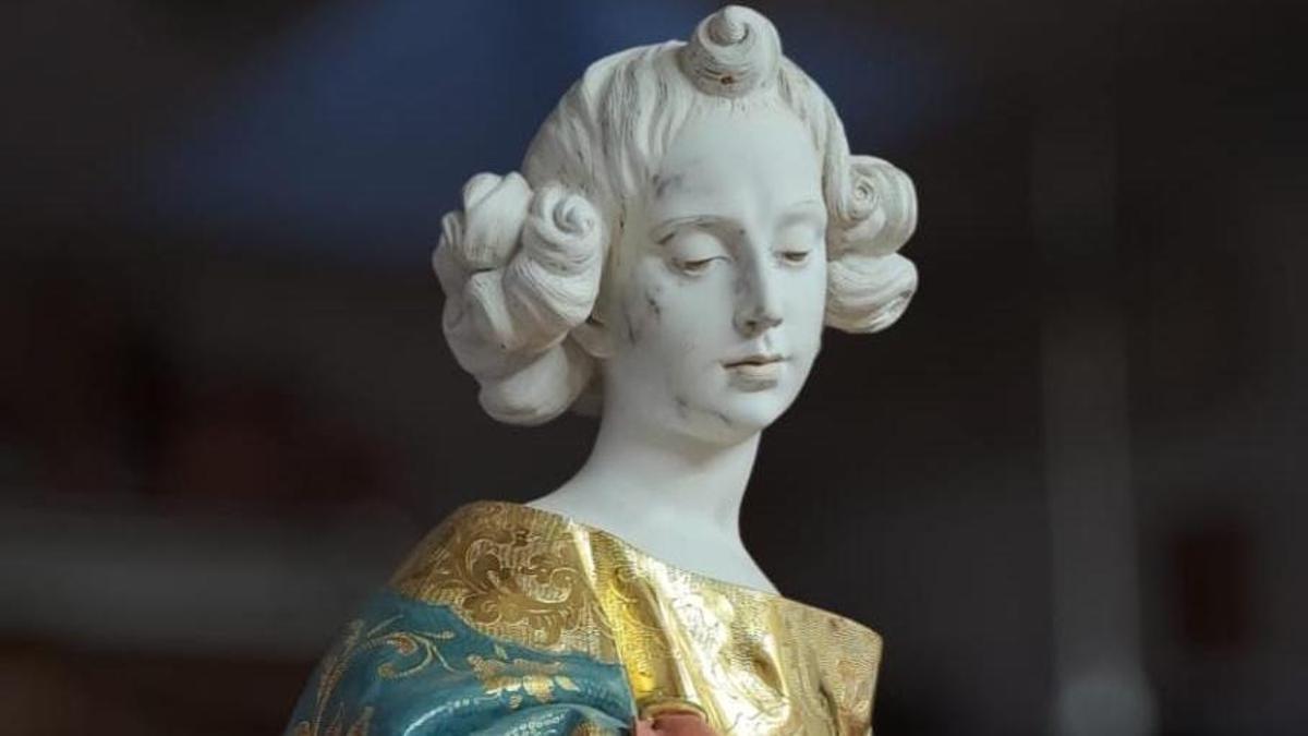 Detalle del proceso de ejecución de unos de los ángeles mancebos del retablo de Mena, obra de Encarnación Hurtado.