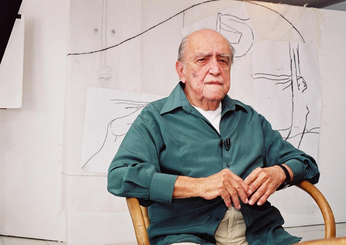 El arquitecto brasileño Oscar Niemeyer, durante una entrevista en 2002.