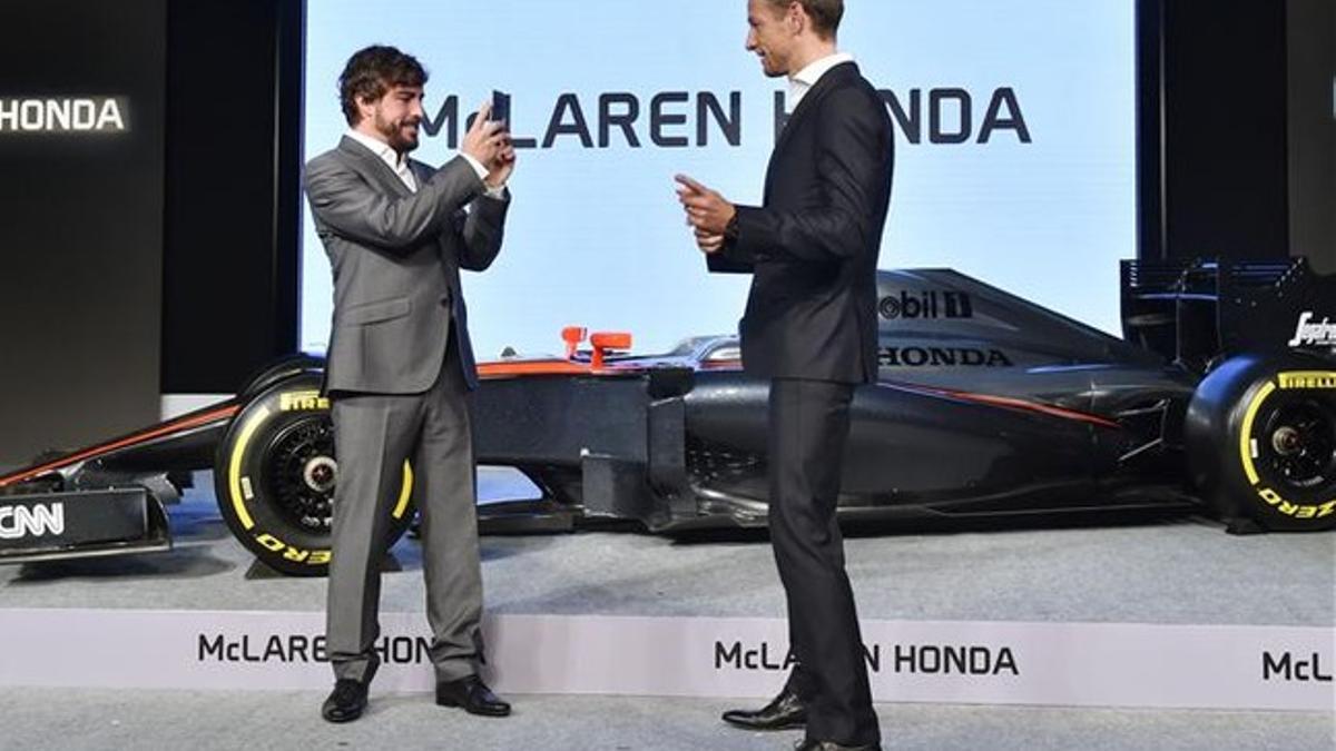 Alonso y Button, en la presentación del equipo McLaren-Honda