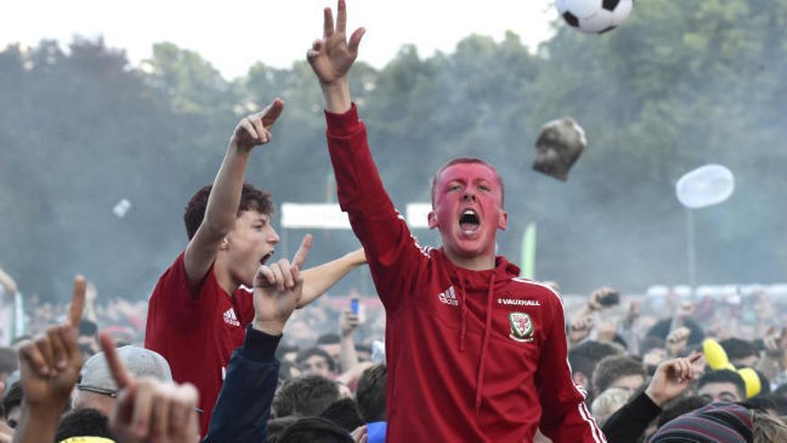 Gales enloquece con el pase de su selección a semifinales de la Eurocopa
