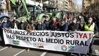 VÍDEOS | El campo se revuelve en Zamora: mil agricultores y 200 tractores exigen "respeto al medio rural"