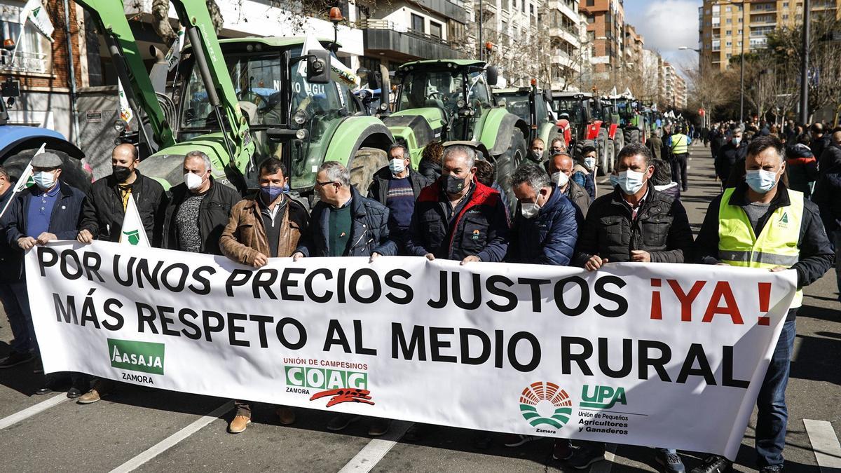 Un momento de la tractorada de Zamora, en La Marina, este miércoles 2 de marzo.