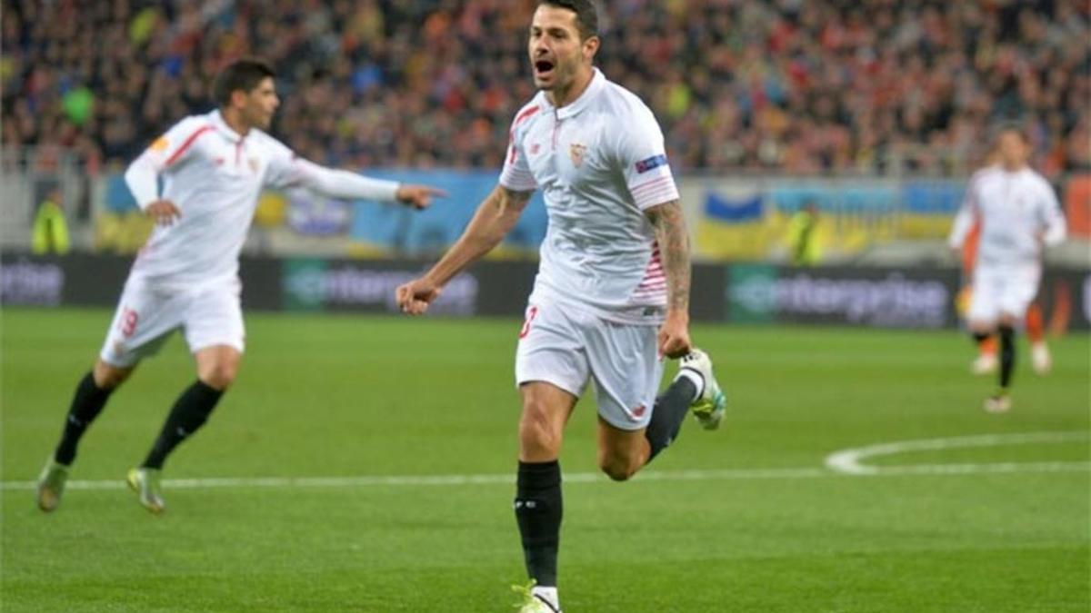 Vitolo, celebrando su gol