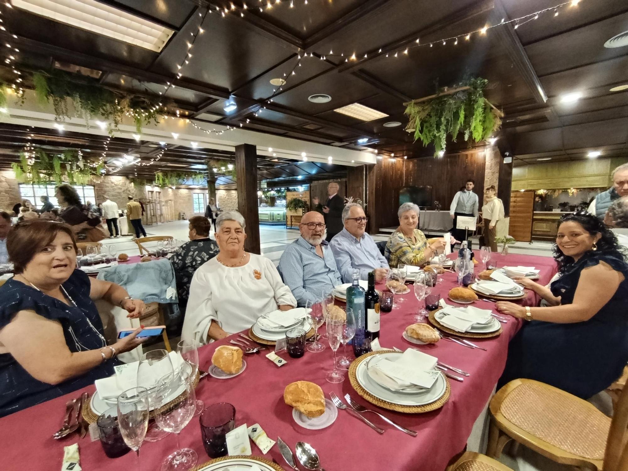 Emotivo y multitudinario homenaje a los sanitarios de Villabona