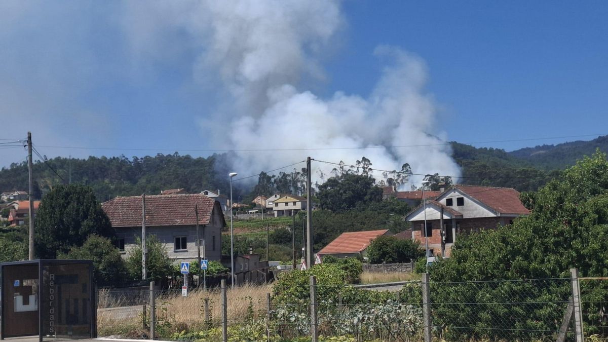 El incendio declarado en Tui este mediodía.