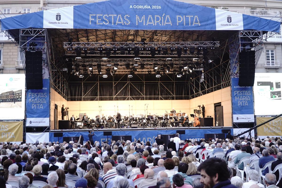 Bajo la batuta del director alicantino Juan Miguel Romero Llopis, la Banda Municipal ofreció un repertorio basado en bandas sonoras de películas. Bajo la batuta del director alicantino Juan Miguel Romero Llopis, la Banda Municipal ofreció un repertorio basado en bandas sonoras de películas.