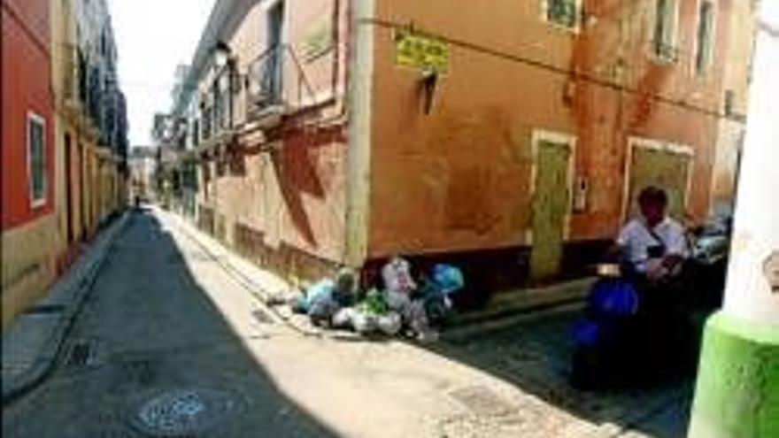 Basura en las esquinas del Casco Antiguo