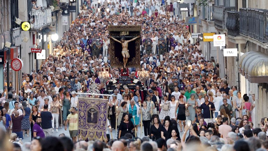 Imágenes de la procesión Cristo de la Victoria y misa solemne