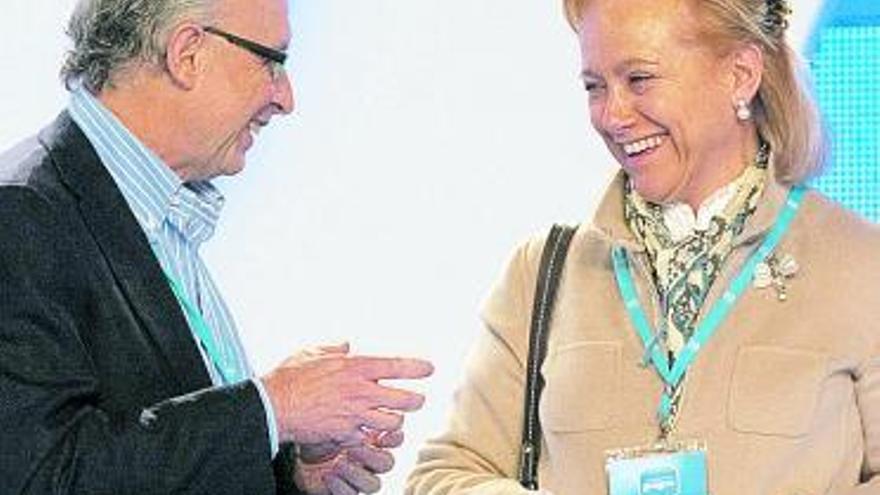 Montoro, en el congreso de Sevilla, con Mercedes Fernández.