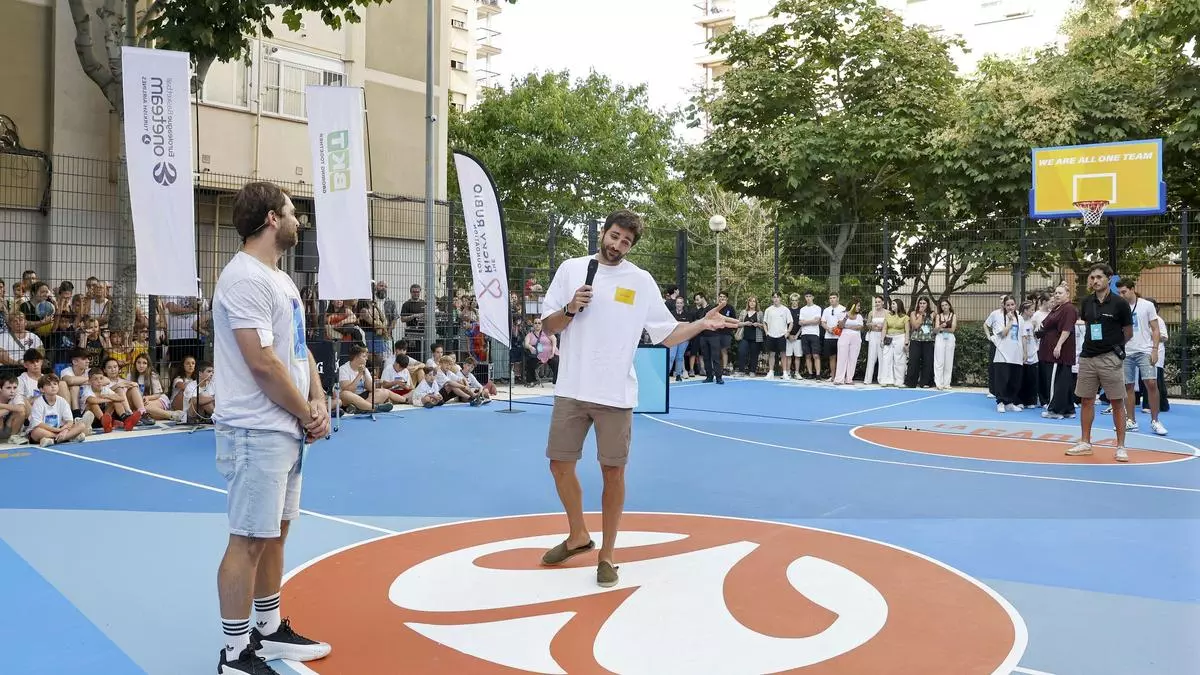Ricky Rubio inaugura la renovacin de una pista en Badalona