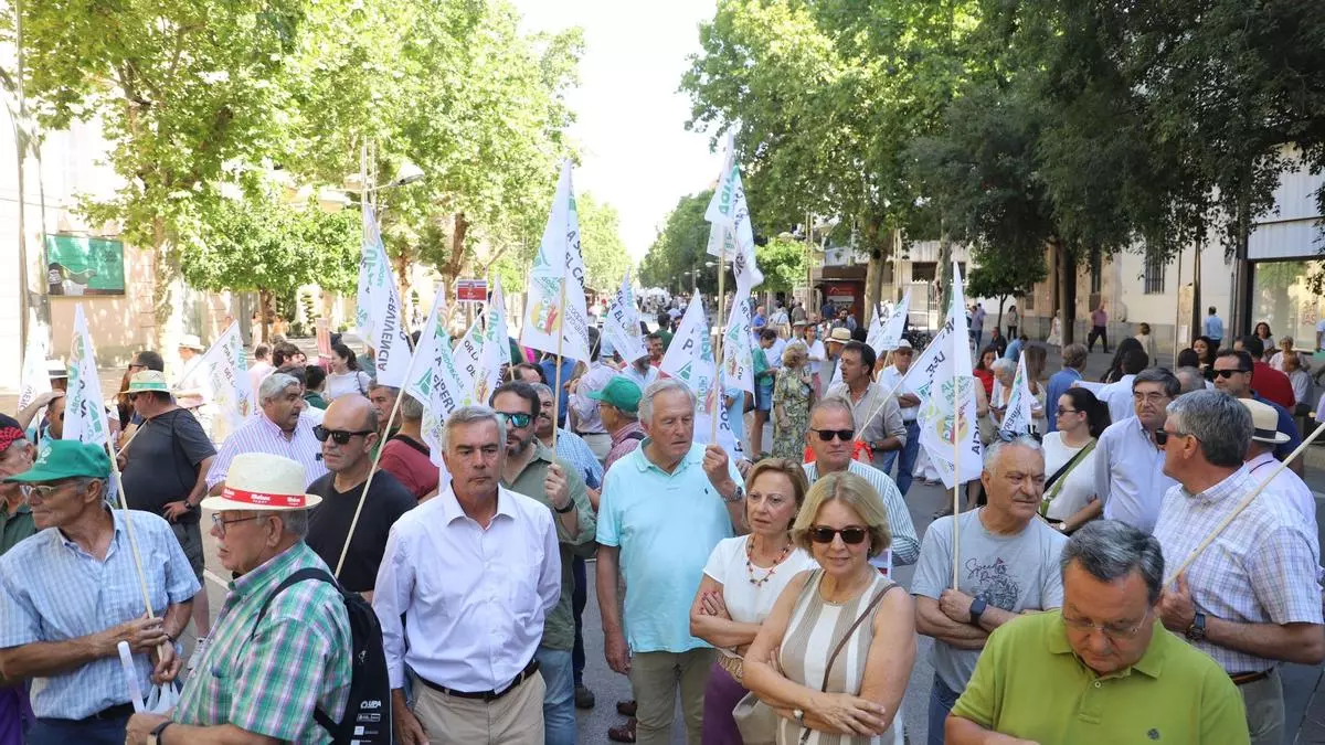 Más de 200 agricultores se concentran en Córdoba "por la supervivencia del campo"