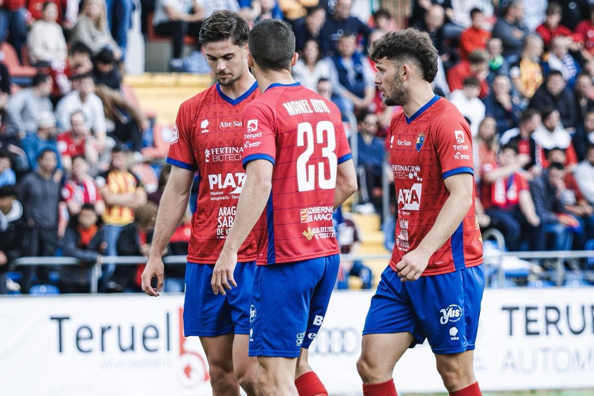 Varios jugadores del Teruel, durante un partido esta temporada.