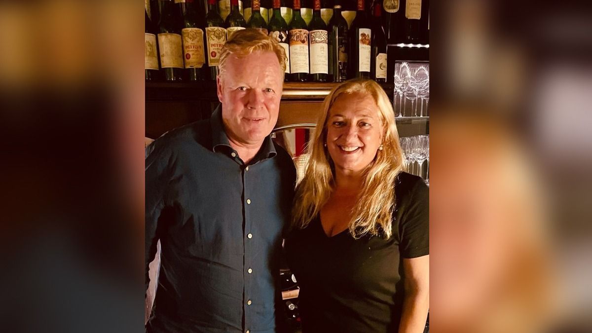 Koeman junto a Mercedes Santín, del restaurante KAO