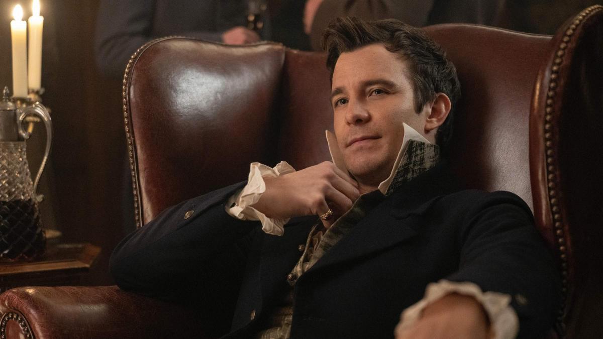 Luke Thompson (Benedict Bridgerton) en una imagen de la nueva temporada de 'Los Bridgerton'