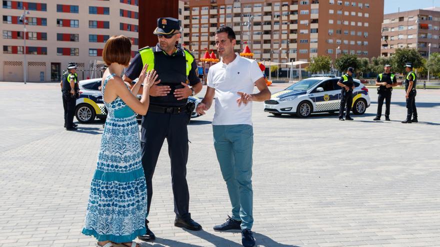 Bielsa y la concejala de Seguridad, con el intendente principal