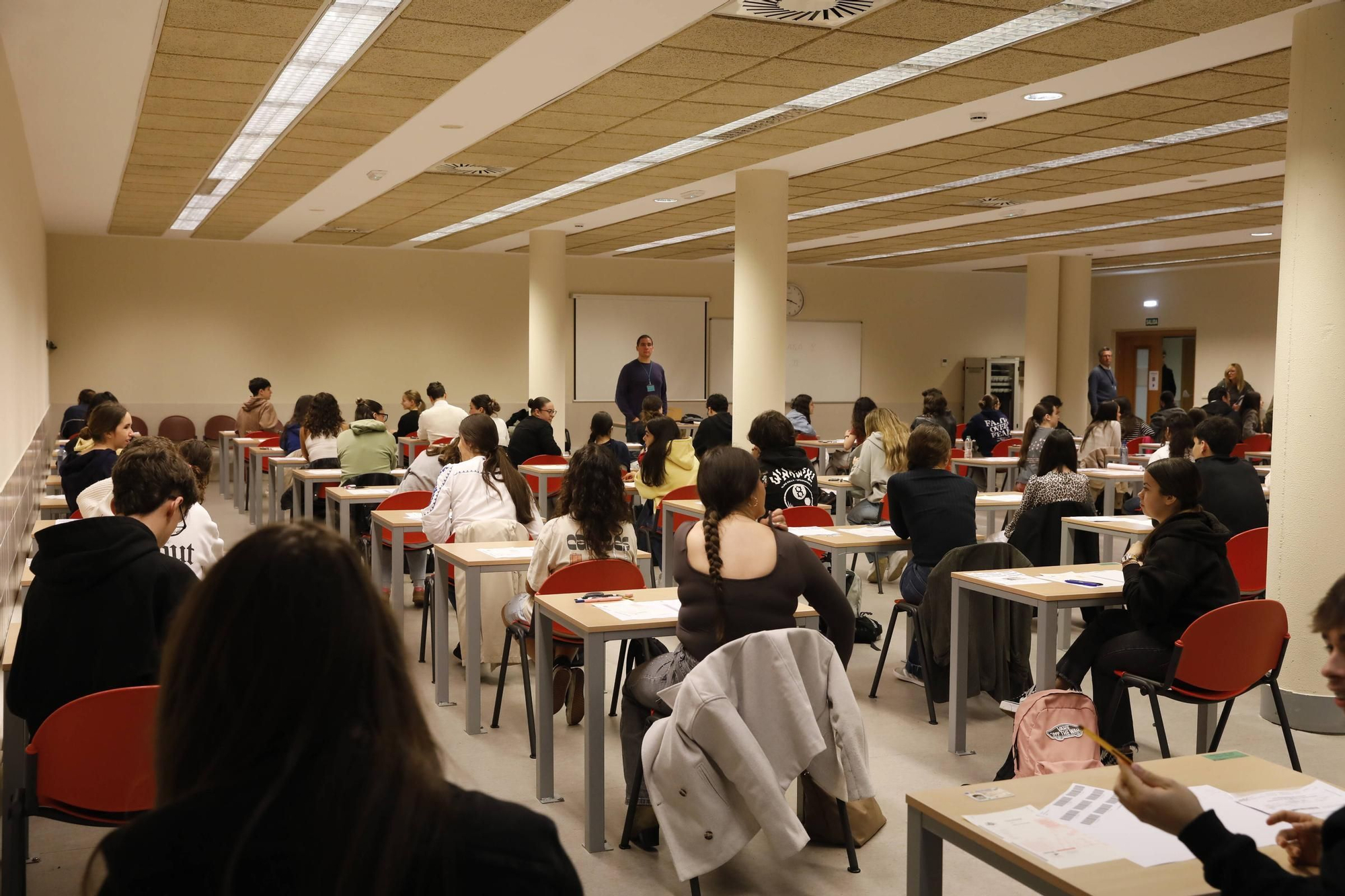 EN IMÁGENES: Así se vivió la primera jornada de la PAU en Asturias
