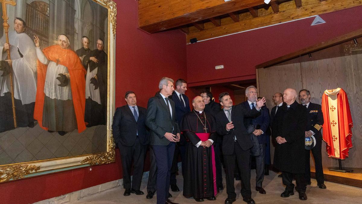 Visita que las autoridades realizaron al nuevo Museo Diocesano de Santiago con motivo de su inauguración oficial.