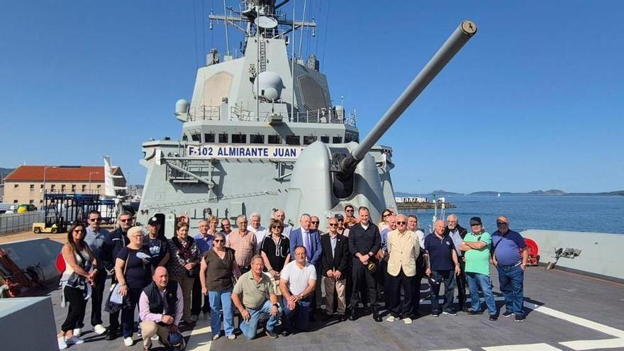 MARINETEA visita en Vigo la fragata «Almirante Juan de Borbón» y agradece la acogida de su comandante