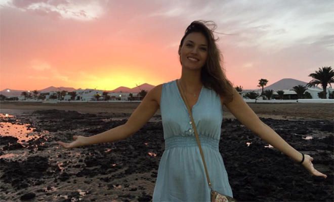 Helen Lindes disfruta de sus vacaciones en Lanzarote