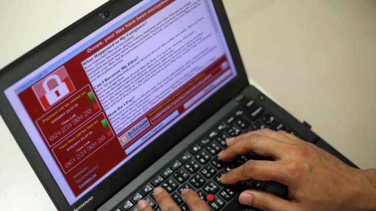 RIT01. Taipei (Taiwan), 12/05/2017.- A programer shows a sample of a ransomware cyberattack on a laptop in Taipei, Taiwan, 13 May, 2017. According to news reports, a ’WannaCry’ ransomware cyber attack hits thousands of computers in 99 countries encrypting files from affected computer units and demanding 300 US dollars through bitcoin to decrypt the files. (Atentado, Estados Unidos) EFE/EPA/RITCHIE B. TONGO