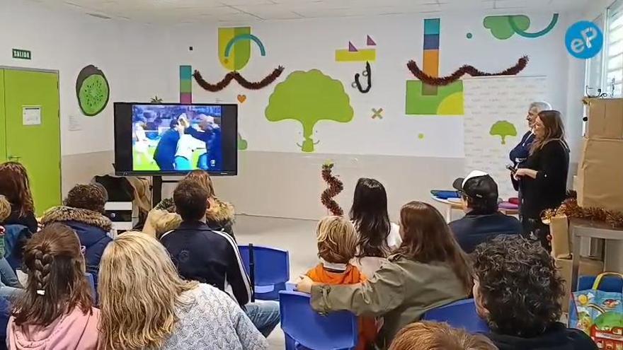 Así ha sido la visita de Nayim al centro de Atades