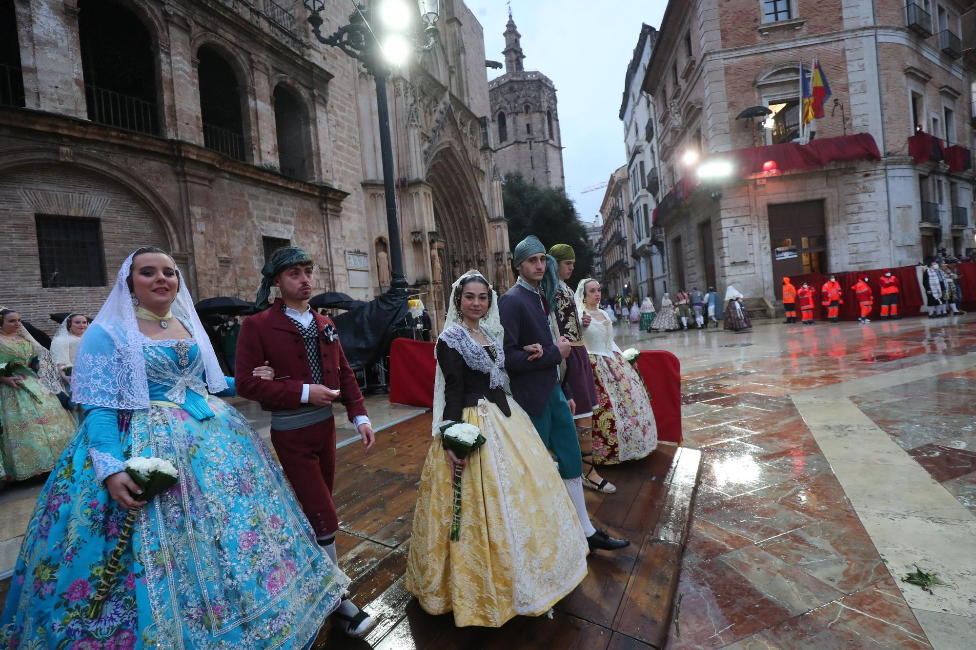 Búscate en el primer día de ofrenda por la calle de la Paz (entre las 18:00 a las 19:00 horas)