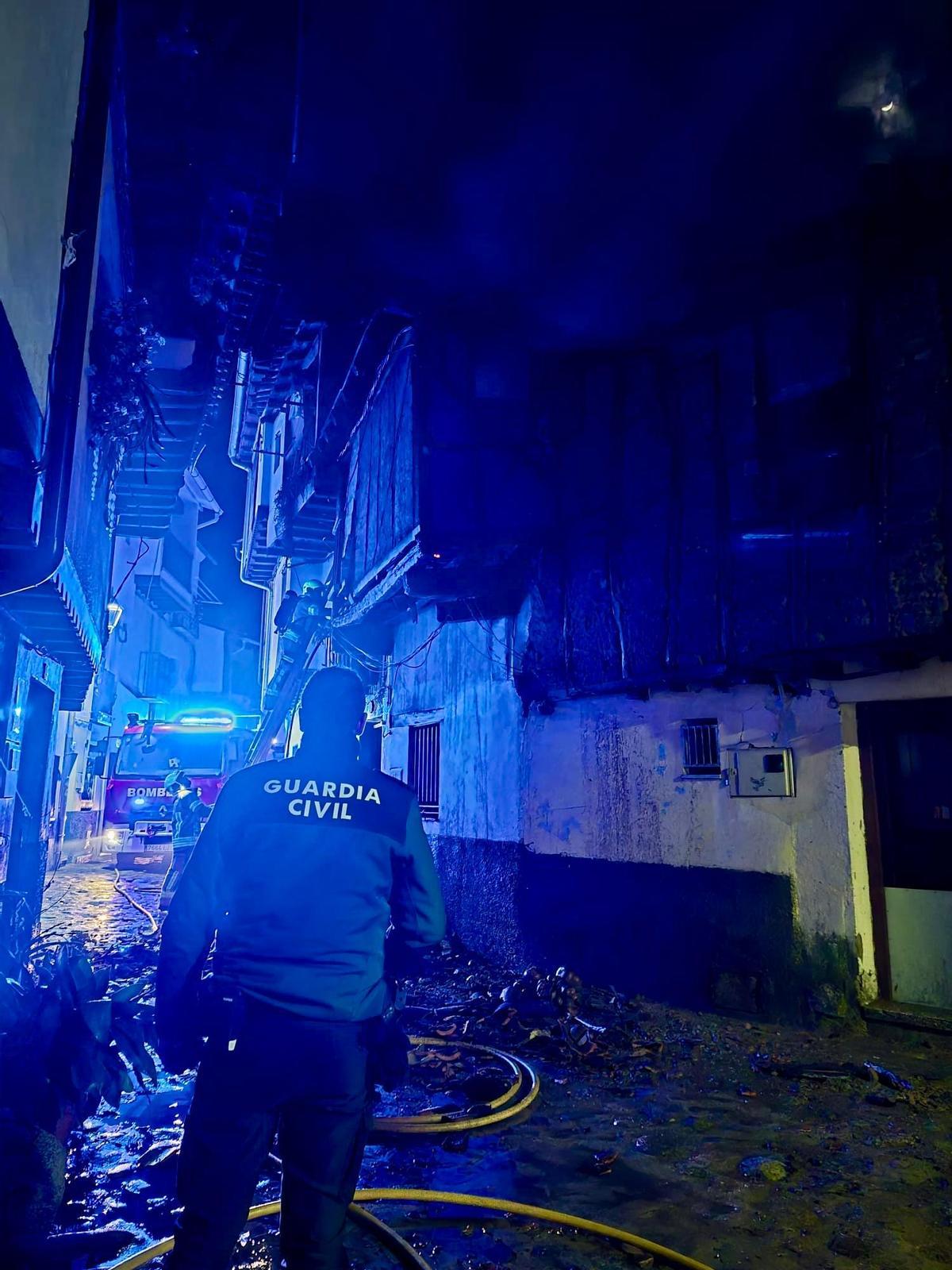 Galería | El incendio en una vivienda de Villanueva de la Vera