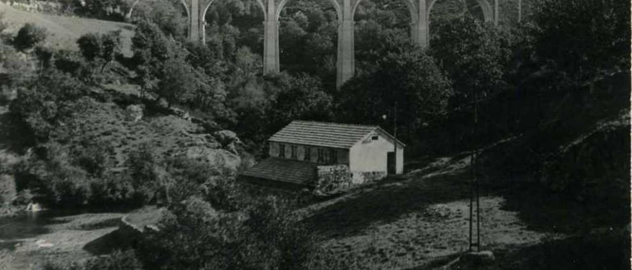 Central Hidroeléctrica de Taboada, en el año 1949. // Archivo de Perfecto Pereiro