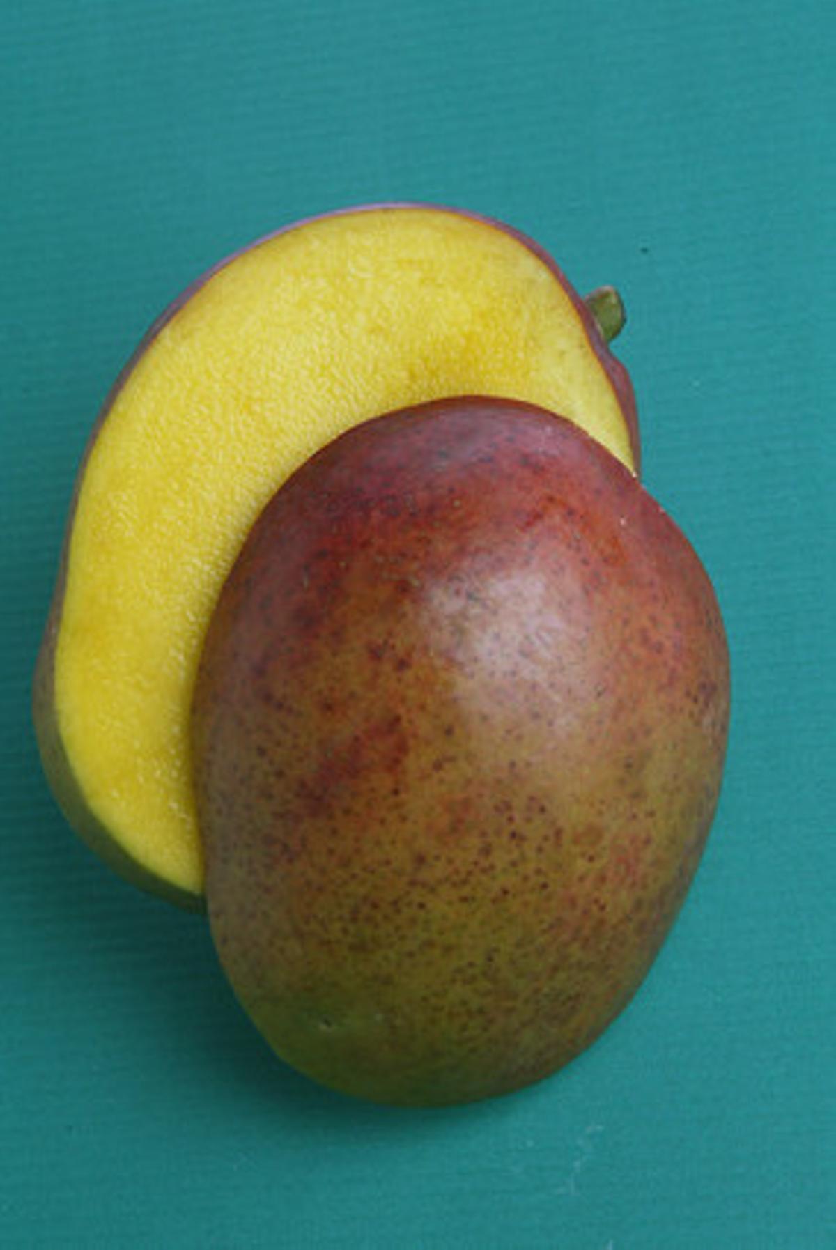 El mango, fruita rica en magnesi i potassi. El mango, fruita rica en magnesi i potassi.