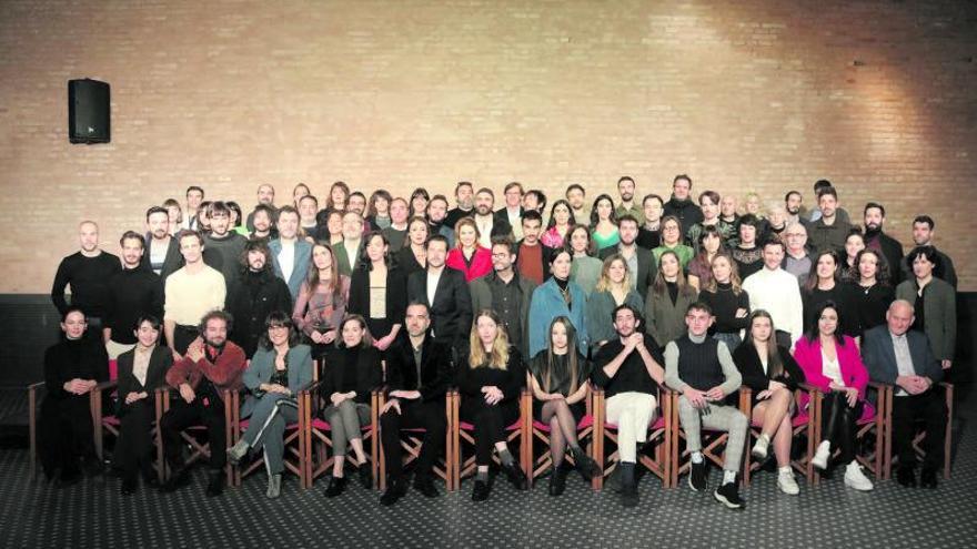 Foto de família dels candidats als premis Gaudí, que s’entreguen el 22 de gener.  | GUILLEM ROSET (ACN)