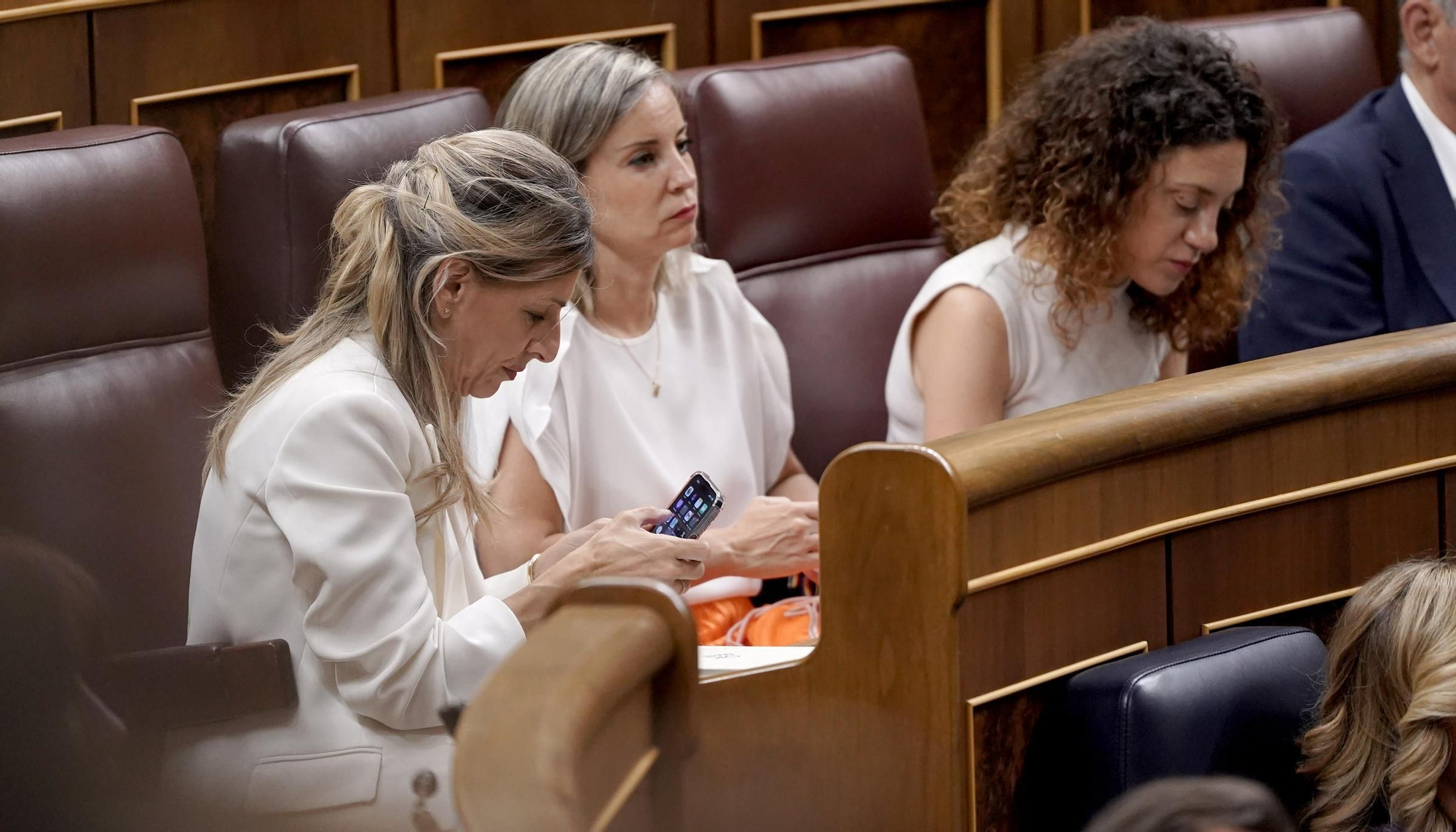 Yolanda Díaz y otros diputados de Sumar. Pedro Sánchez comparece en el Congreso.
