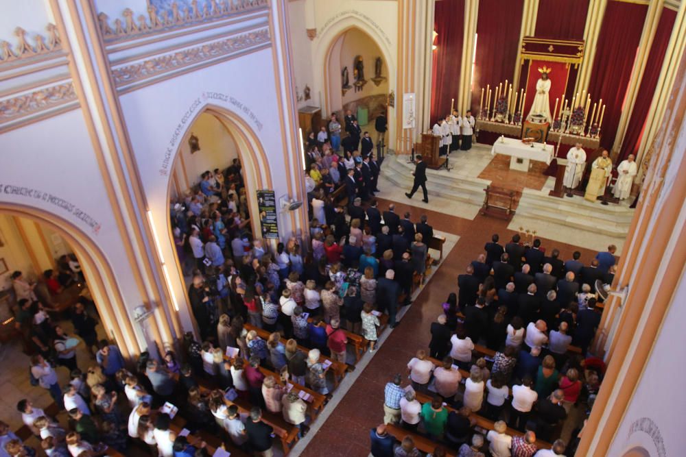 La imagen es trasladada a su templo tras tres días de exposición pública en el Palacio Episcopal, después de regresar de Sevilla, donde ha sido restaurada