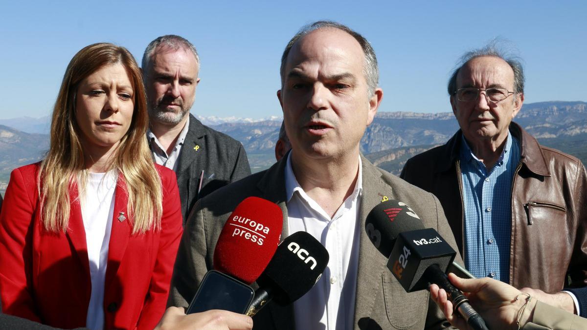El secretario de Junts, Jordi Turull, habla con prensa en Comiols, entre la Noguera y el Pallars Jussà.