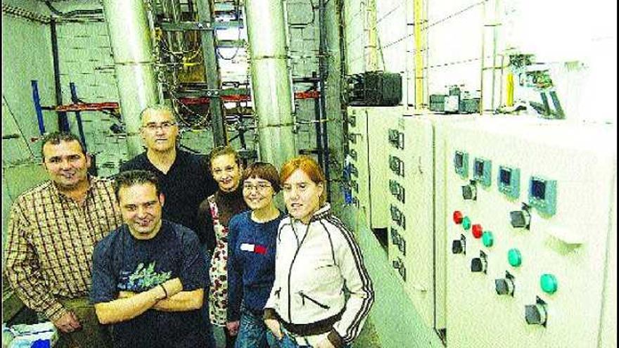 El equipo de investigadores del Incar, en el laboratorio de experimentación sobre captura de dióxido de carbono.