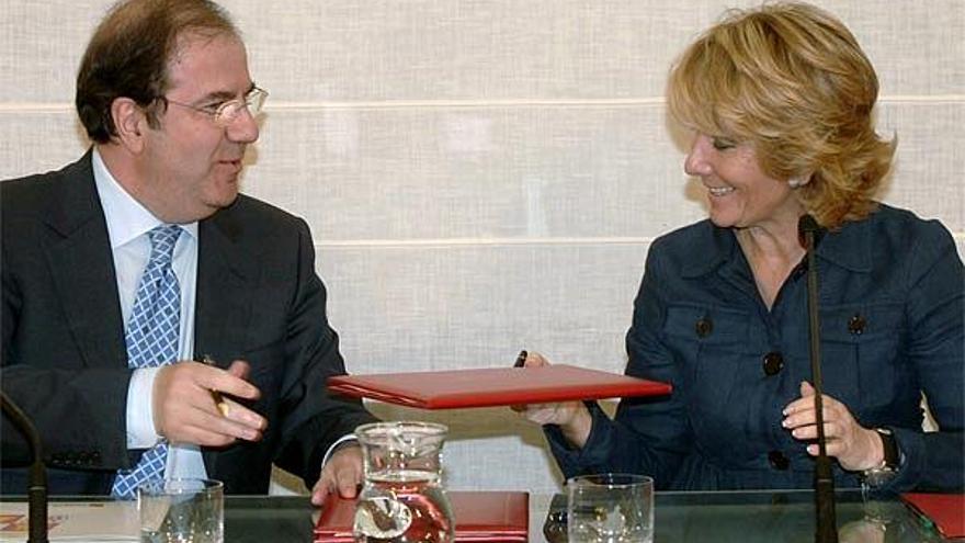 Juan Vicente Herrera y Esperanza Aguirre, ayer en Valladolid.