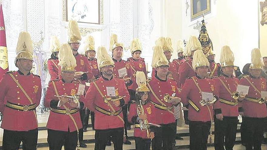 La solemnidad y el fervor marcan el paso en Nules