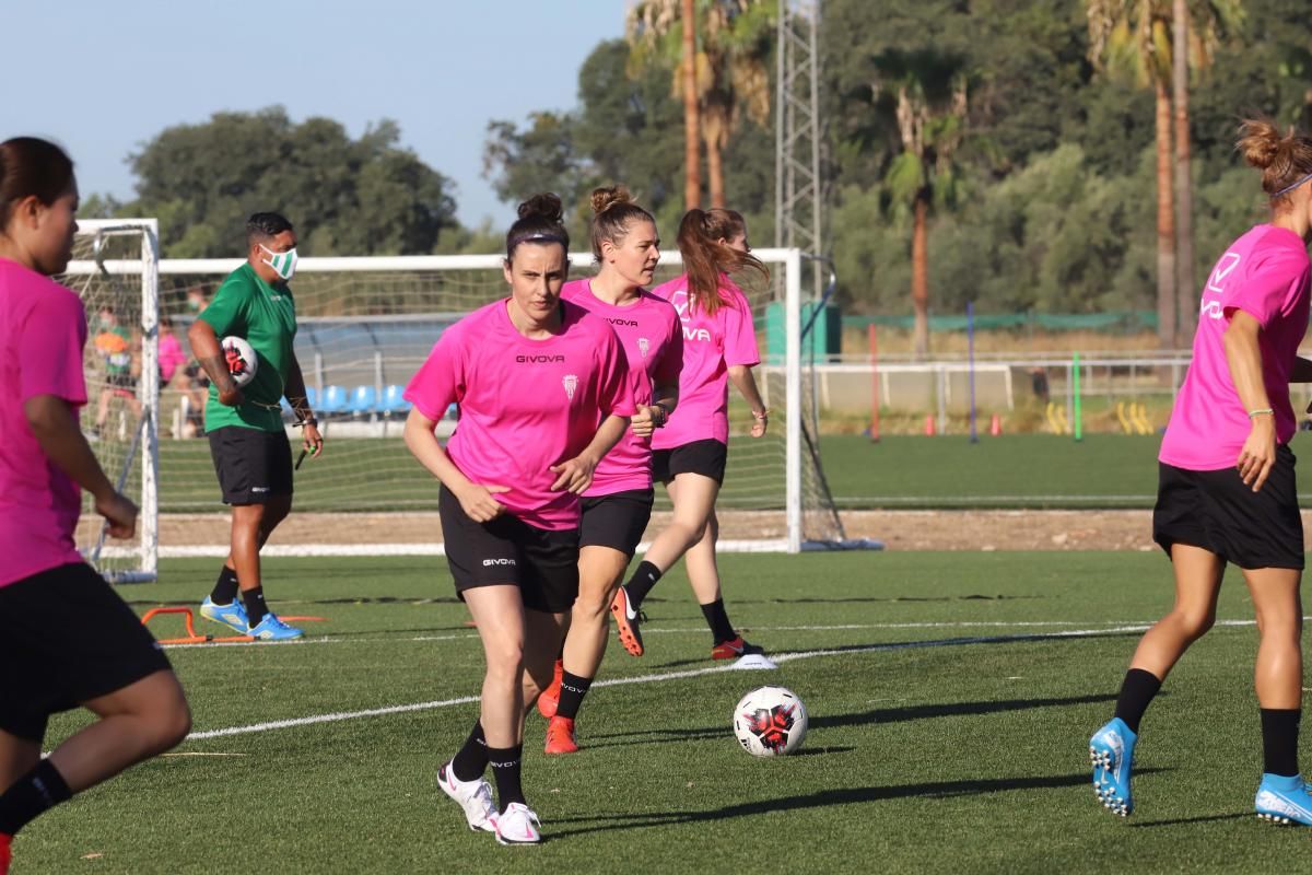 El Córdoba CF Femenino de Ariel Montenegro comienza a rodar