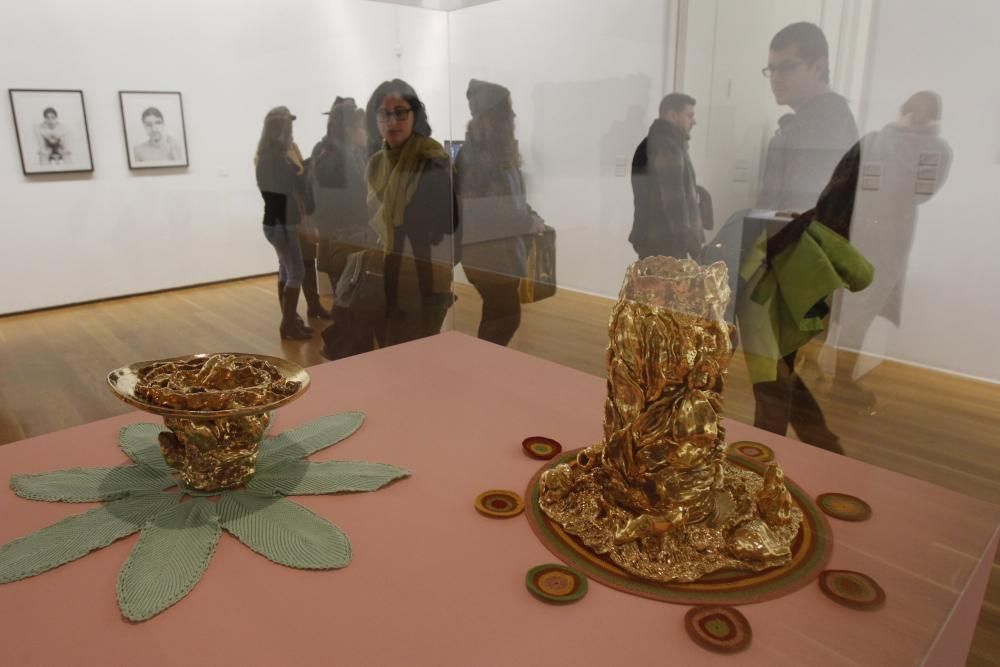 La nueva propuesta del museo vigués revisa las prácticas feministas en Galicia a través de la obra de cincuenta artistas