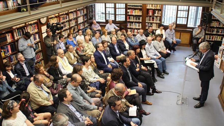 Barbastro premia la poesía rotunda de Ándrés García