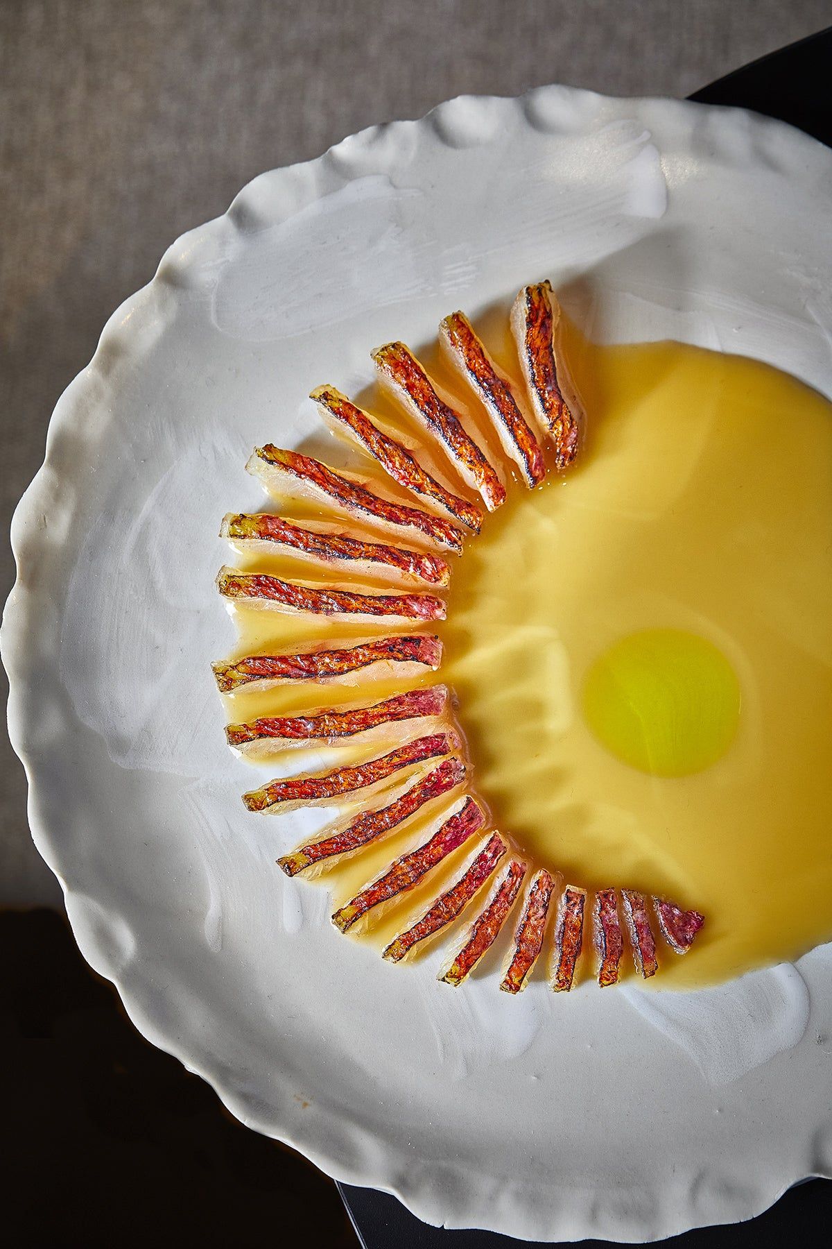 Salmonete asado en jugo frío de Dani García