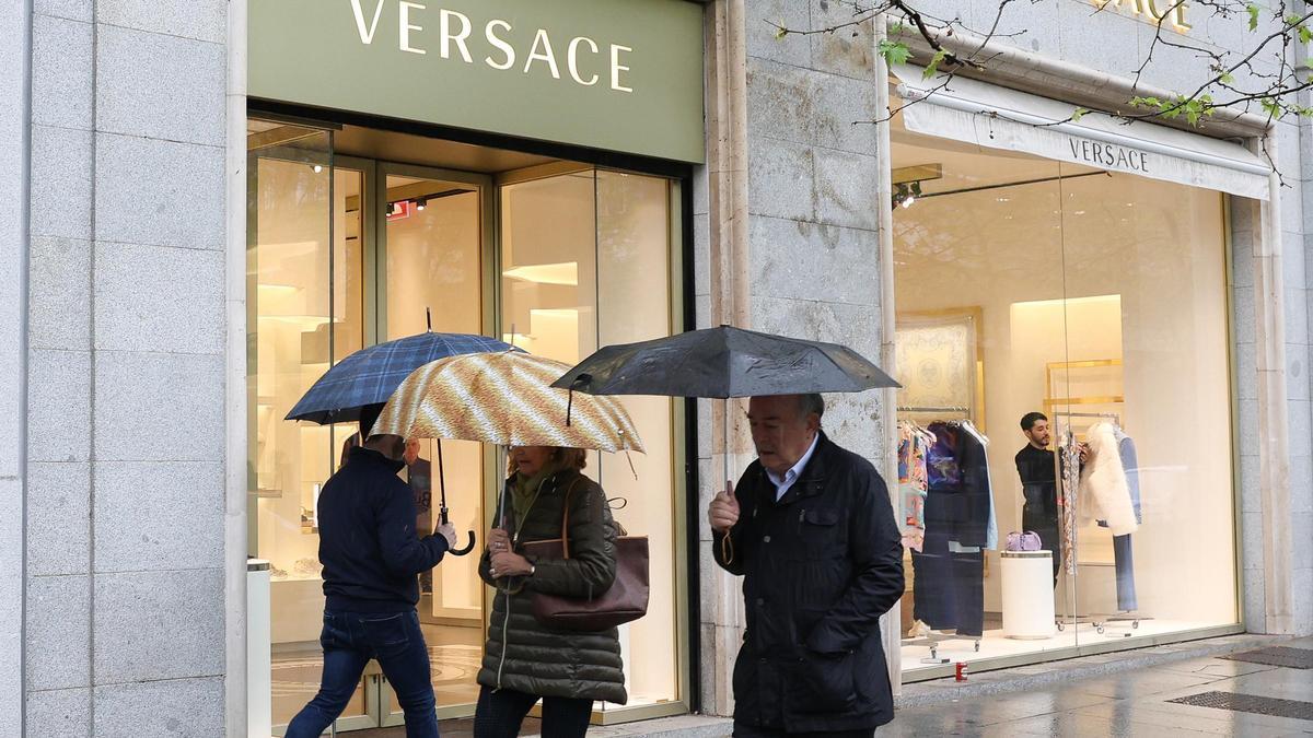 La justicia italiana pone el foco en grandes marcas de lujo en la investigación por el trabajo esclavo en talleres clandestinos La justicia italiana pone el foco en grandes marcas de lujo en la investigación por el trabajo esclavo en talleres clandestinos