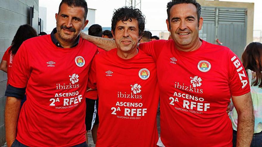 Sergio Tortosa, director deportivo, junto al ‘staff’ técnico. | 