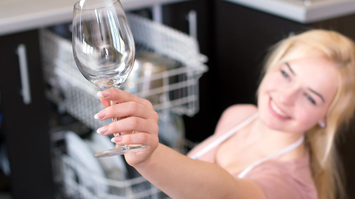 El truco para limpiar las copas de cristal en el lavavajillas y que quedan como nuevas.