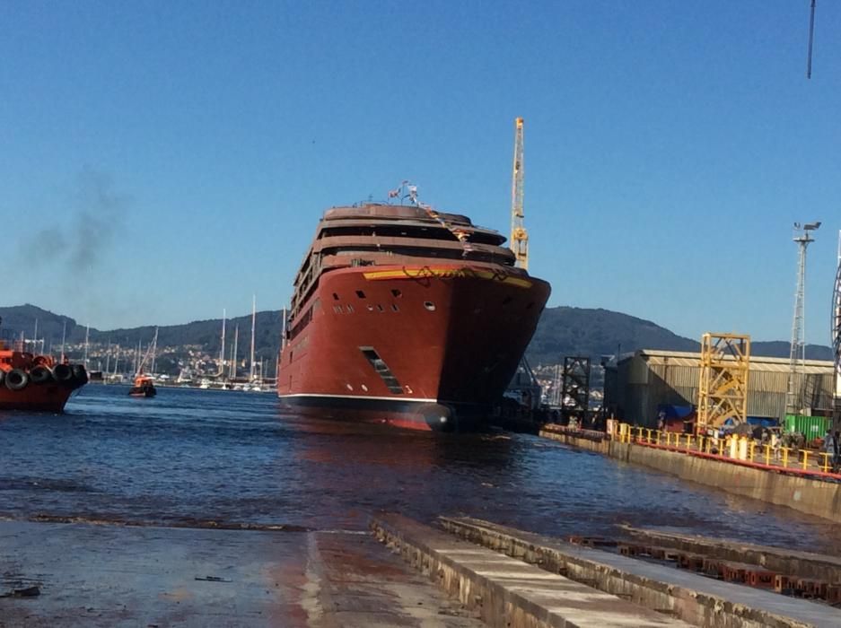 La botadura del crucero de "ultralujo" // Marta Clavero