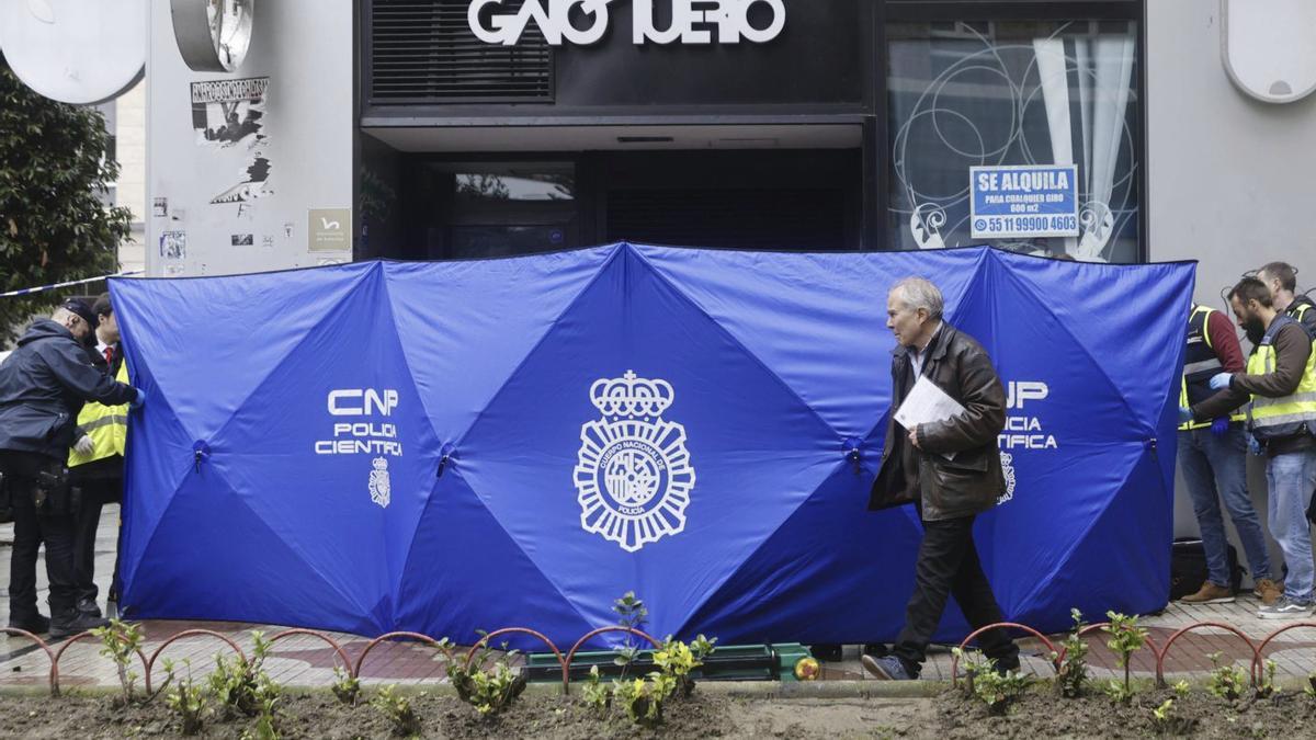 Hallan muerto en el centro de Gijón a un hombre con signos de violencia