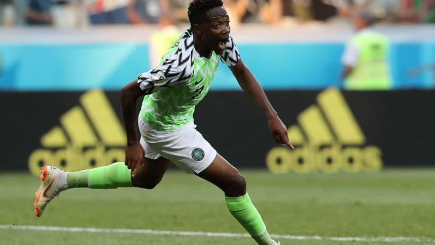 Nigeria mantiene viva a Argentina (2-0)