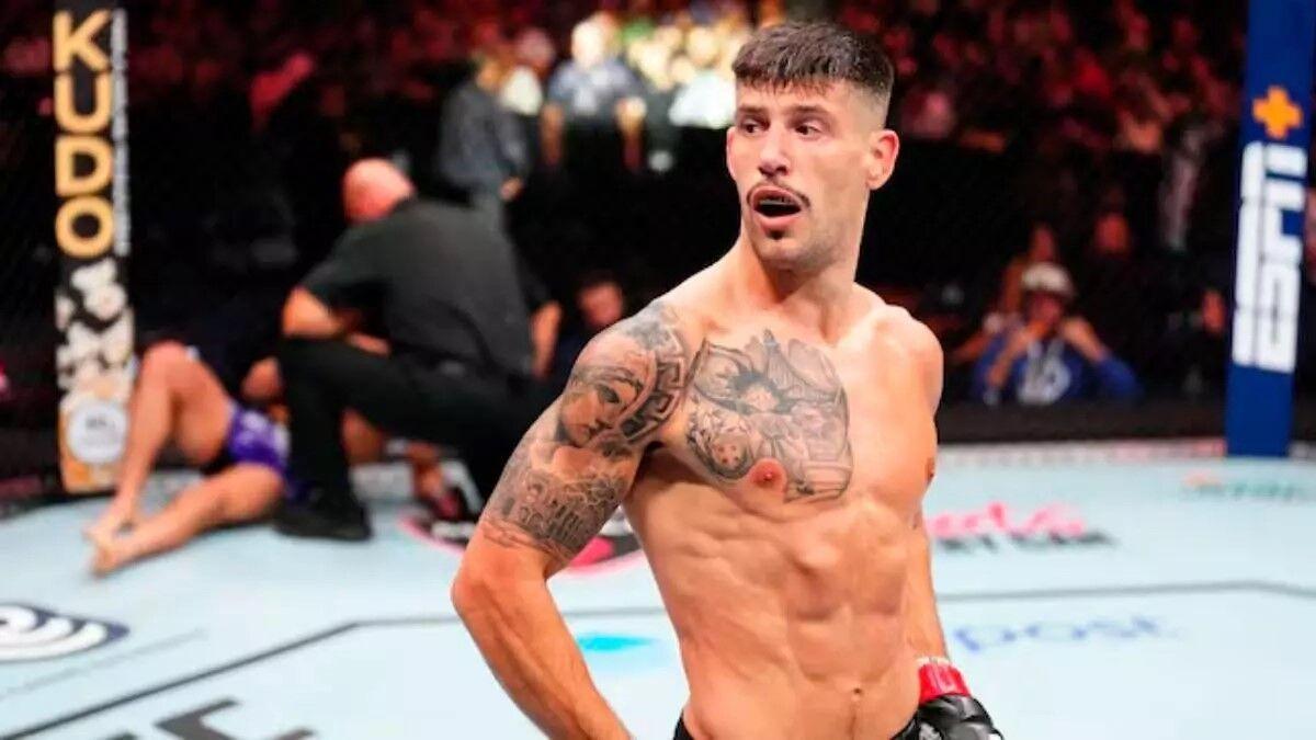 Joel Álvarez, tras noquear a Drakkar Klose. ARTES MARCIALES MIXTAS. MMA. UFC