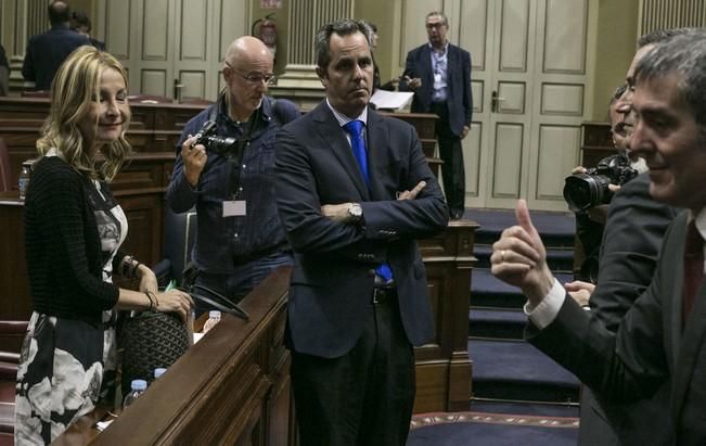 21/03/2017 POLÍTICA PARLAMENTO DE CANARIAS.  debate de la nacionalidad.el beso del pacto