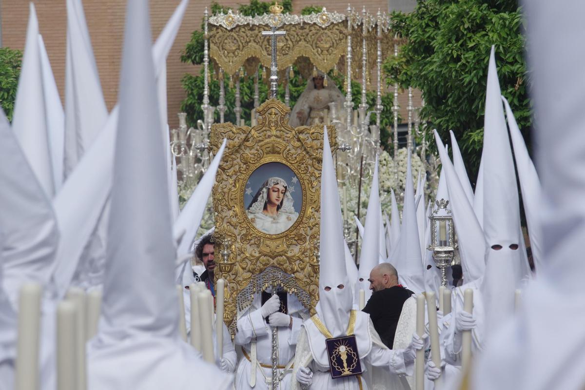 Hermandad del Rocío en su salida del Martes Santo.