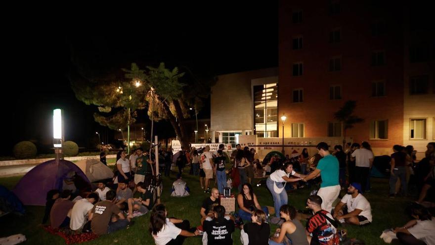 Stop Desahucios monta su acampada en Córdoba para reclamar la aprobación del 'decreto Maricarmen'